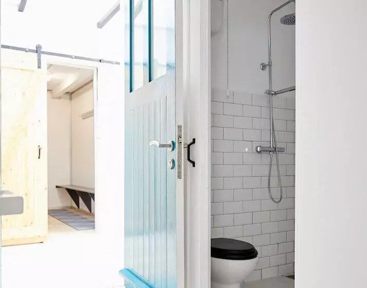 Caión Surf House   Hostel