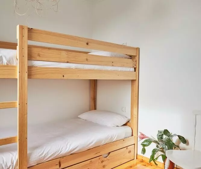 Caión Surf House   Hostel