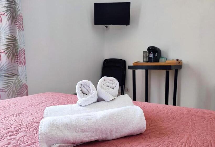 پانسیون Flats Friends Plaza De La Reina