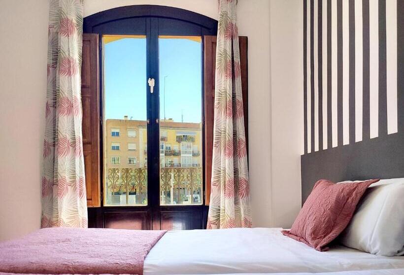 پانسیون Flats Friends Plaza De La Reina