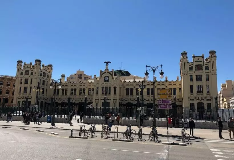پانسیون Flats Friends Plaza De La Reina