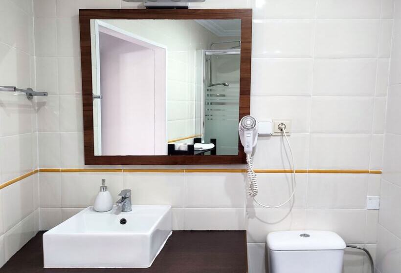 پانسیون Flats Friends Plaza De La Reina