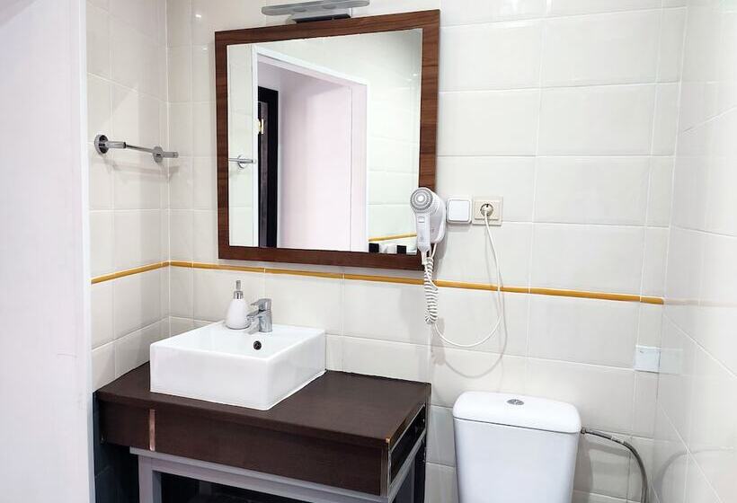 پانسیون Flats Friends Plaza De La Reina