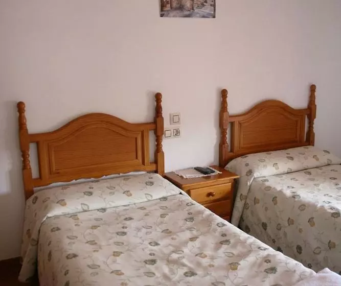 Retkeilymaja Hostal Entreportales