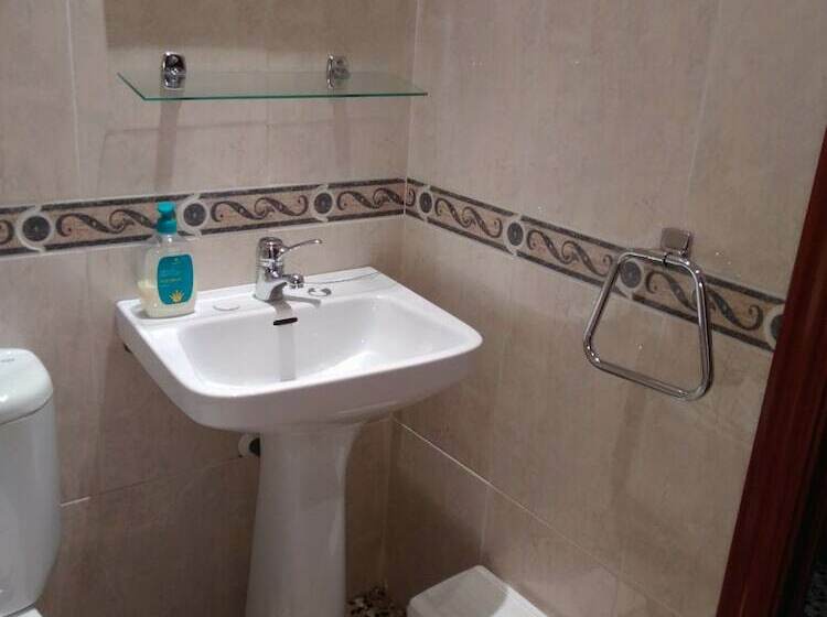 فندق فئة نجمة واحدة Pension Martinez