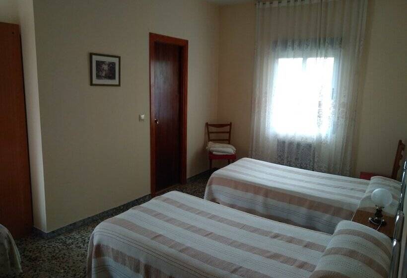 فندق فئة نجمة واحدة Pension Martinez