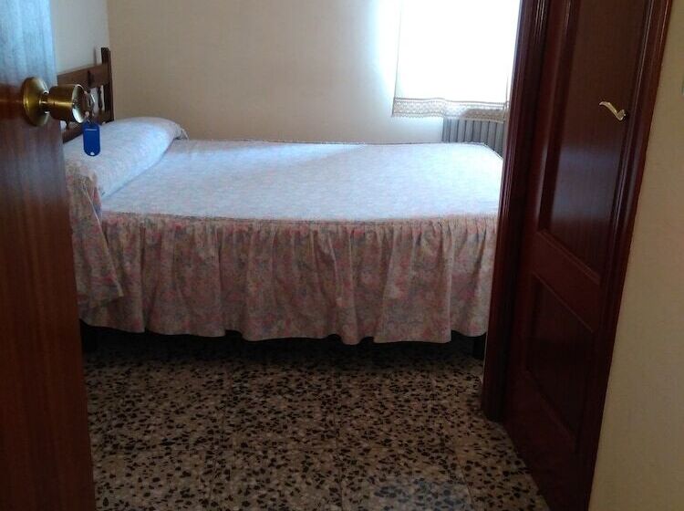 فندق فئة نجمة واحدة Pension Martinez