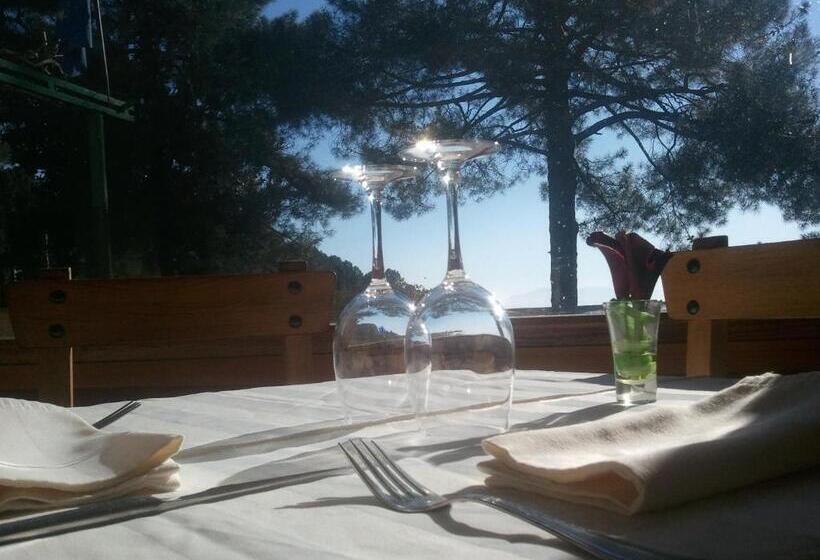 Hostal Restaurante Fogón De Gredos