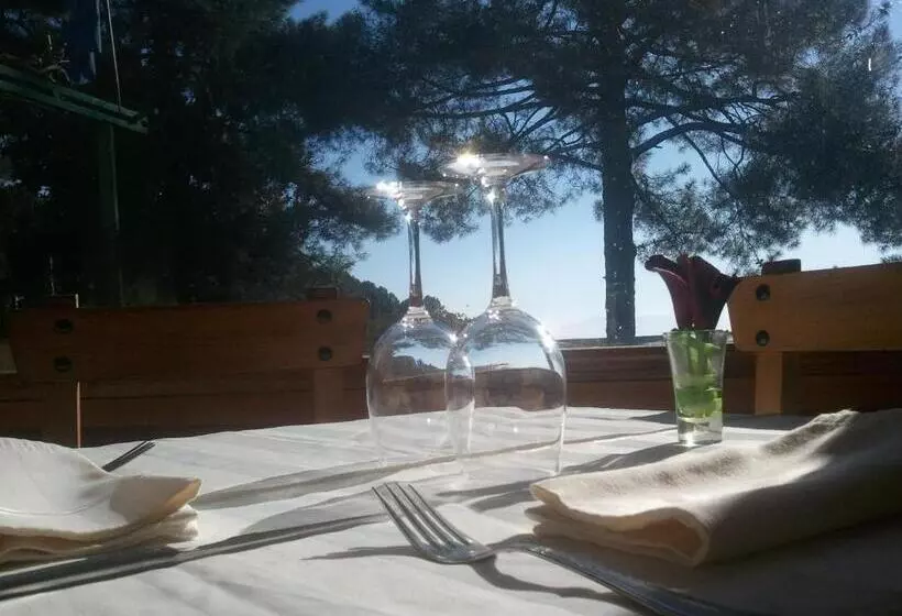 Hostal Restaurante Fogón De Gredos