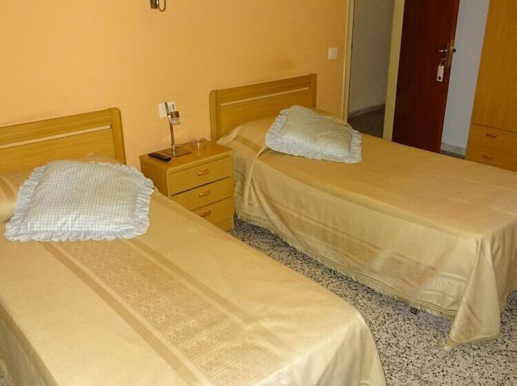 بنسيون Hostal Terraferma