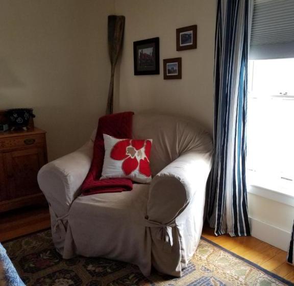 Benjamin F. Packard House Bed And Breakfast