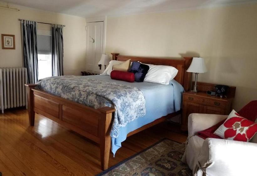 Benjamin F. Packard House Bed And Breakfast