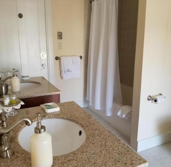 Benjamin F. Packard House Bed And Breakfast