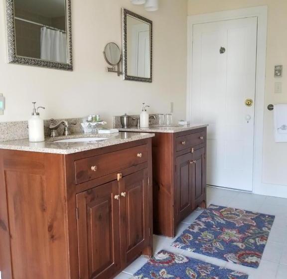 Benjamin F. Packard House Bed And Breakfast