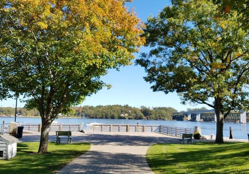 Benjamin F. Packard House Bed And Breakfast