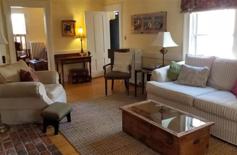 Benjamin F. Packard House Bed And Breakfast