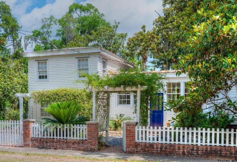 Open Gates Bed & Breakfast