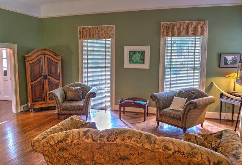 Open Gates Bed & Breakfast