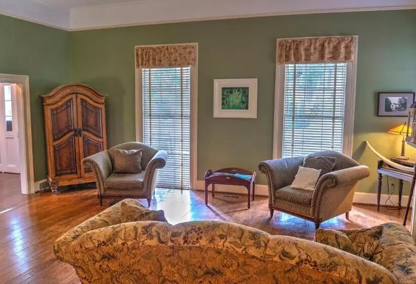 Open Gates Bed & Breakfast