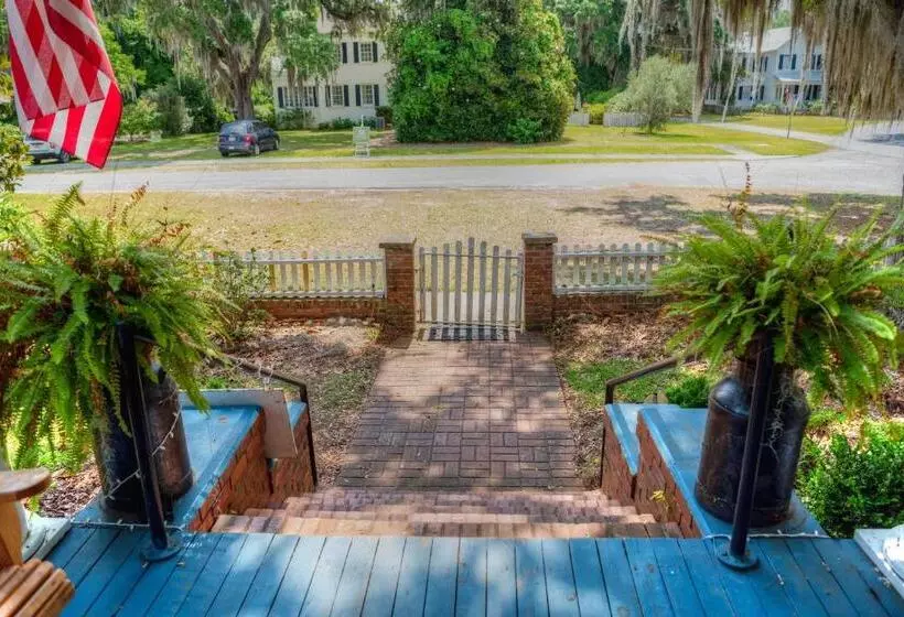 Open Gates Bed & Breakfast