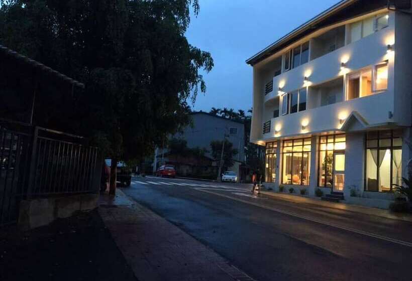 پانسیون Sun Moon Lake Yue Retreat