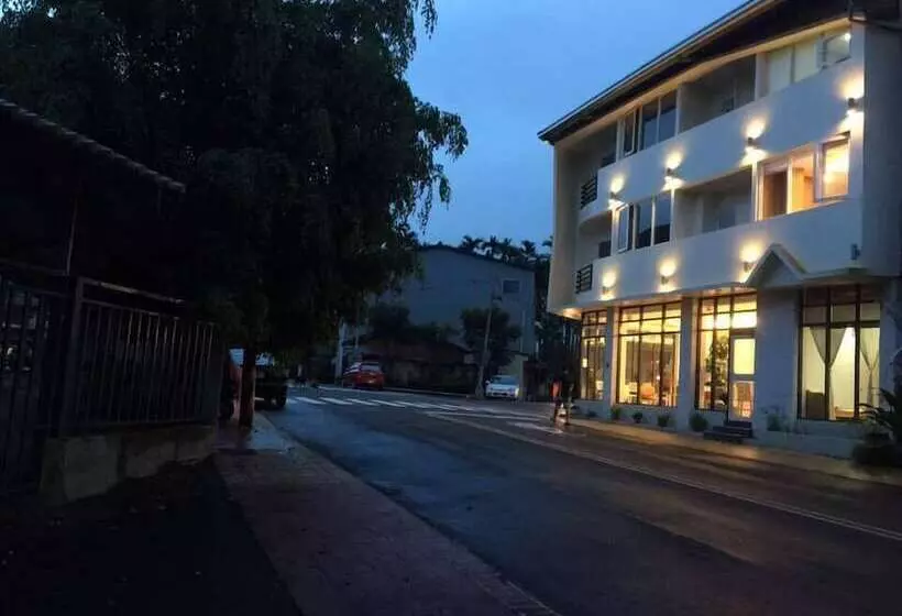 پانسیون Sun Moon Lake Yue Retreat