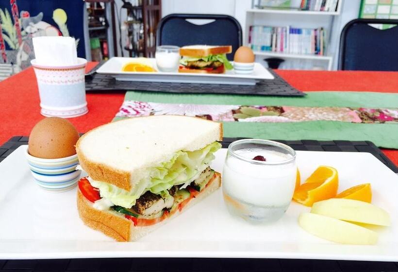 پانسیون Sun Moon Lake Yue Retreat