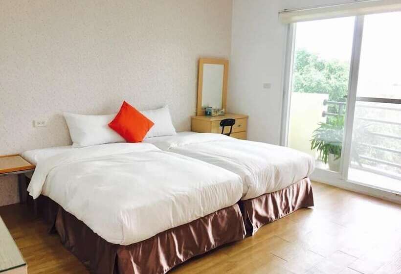 پانسیون Sun Moon Lake Yue Retreat