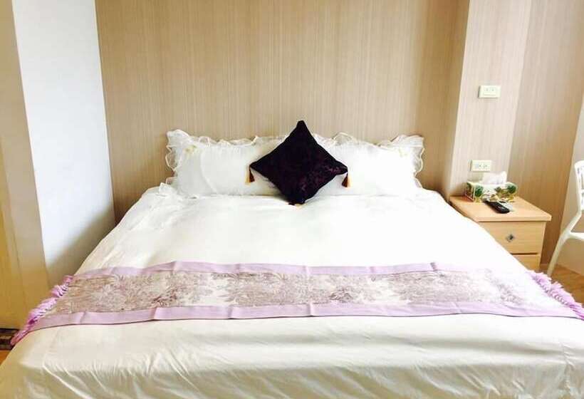 پانسیون Sun Moon Lake Yue Retreat