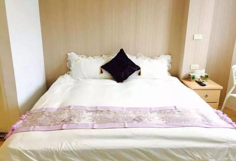 پانسیون Sun Moon Lake Yue Retreat
