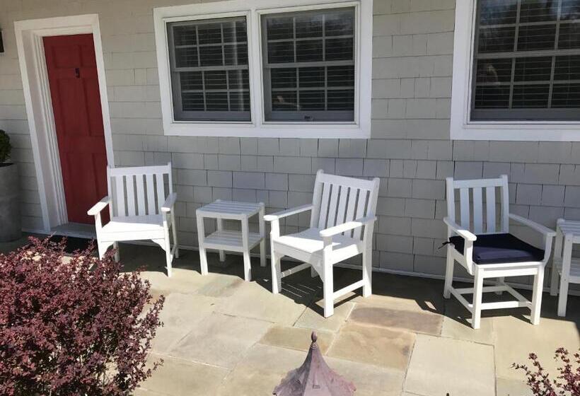 Southampton Village Motel