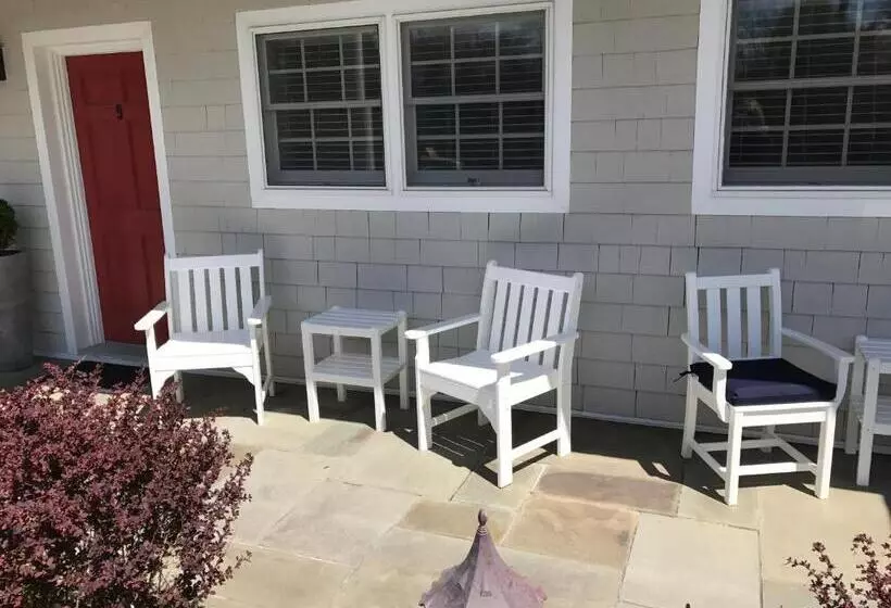 Southampton Village Motel