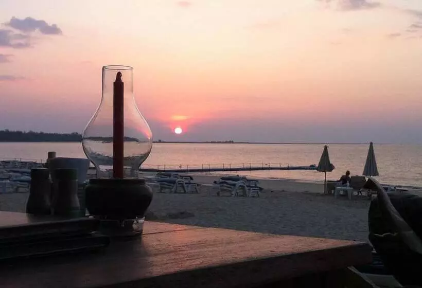 هتل Ao Thong Beach Bungalows & Restaurant