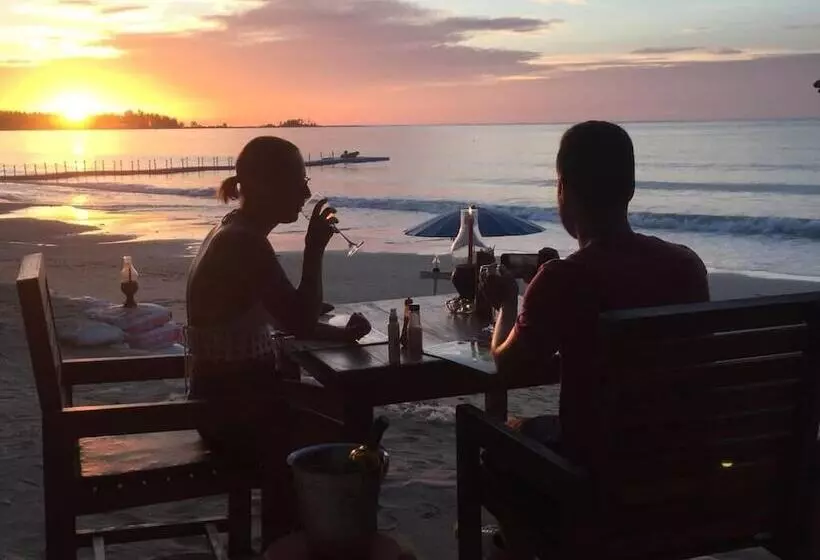 هتل Ao Thong Beach Bungalows & Restaurant