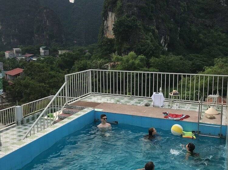 هتل Limestone View Homestay