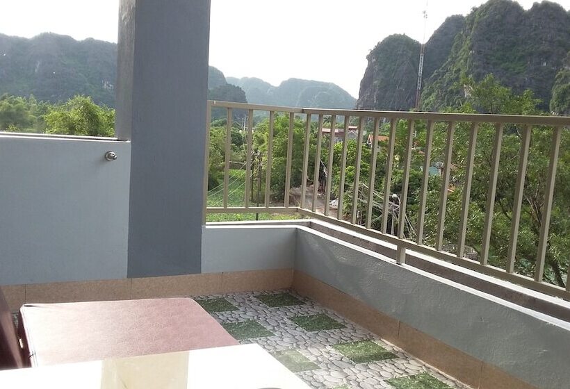 هتل Limestone View Homestay