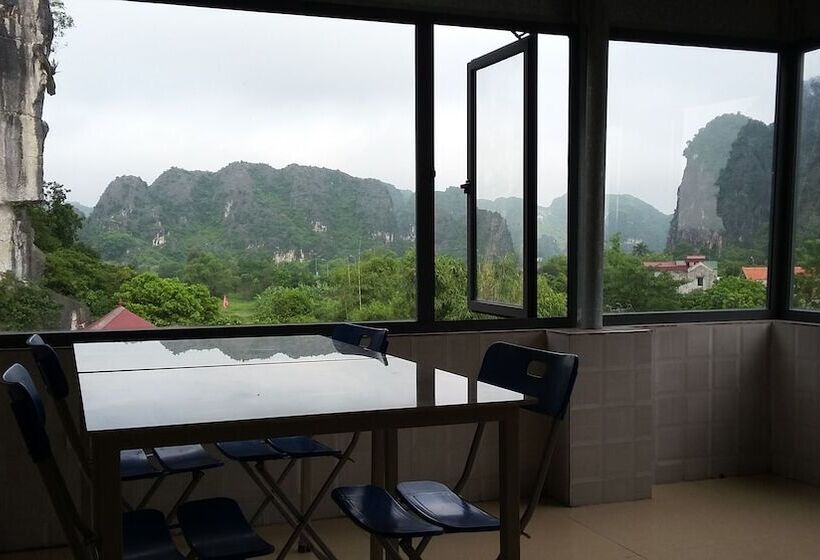 هتل Limestone View Homestay