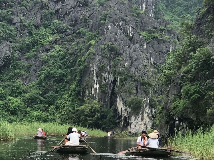 هتل Limestone View Homestay