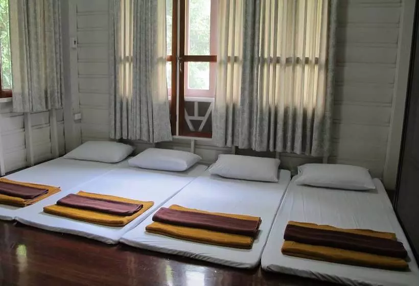 پانسیون Bansuan Bangsaen Resort