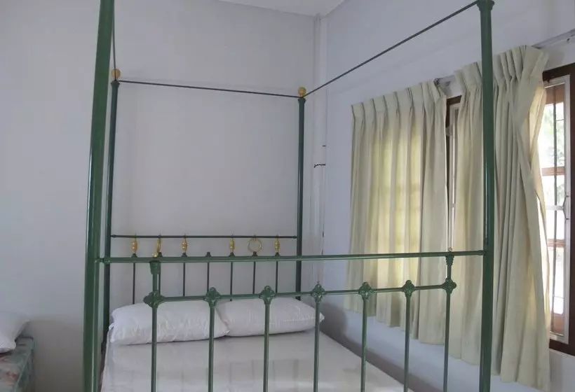پانسیون Bansuan Bangsaen Resort