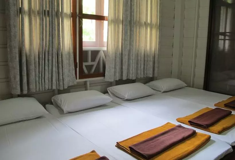 پانسیون Bansuan Bangsaen Resort
