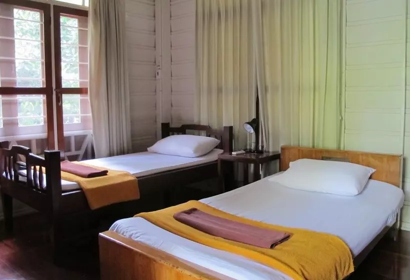پانسیون Bansuan Bangsaen Resort