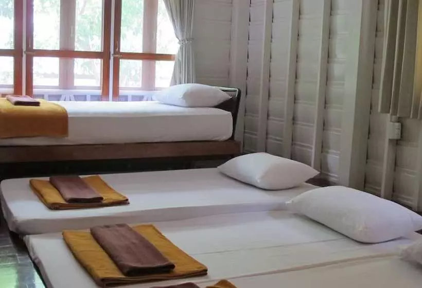 پانسیون Bansuan Bangsaen Resort