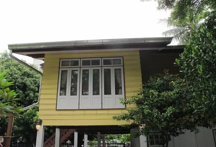 پانسیون Bansuan Bangsaen Resort