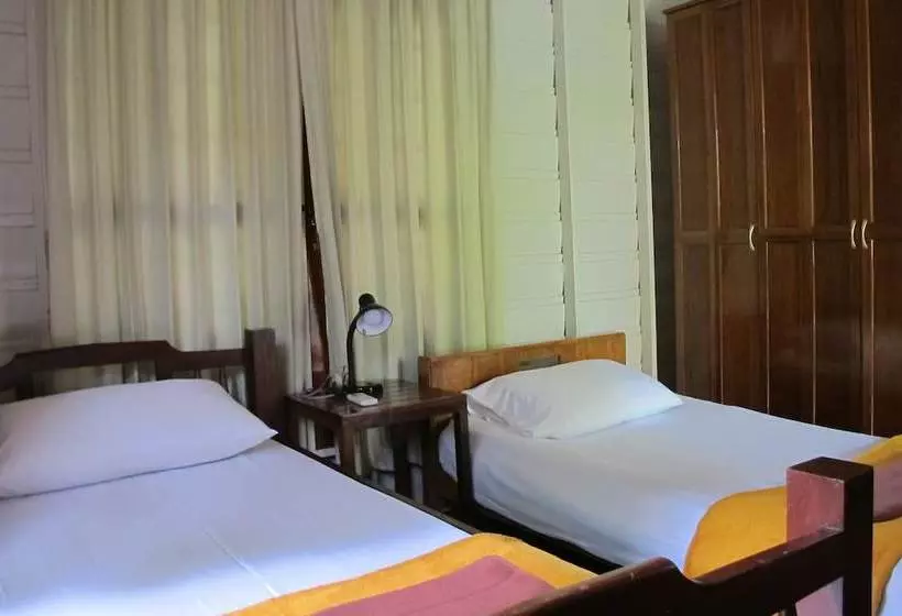پانسیون Bansuan Bangsaen Resort
