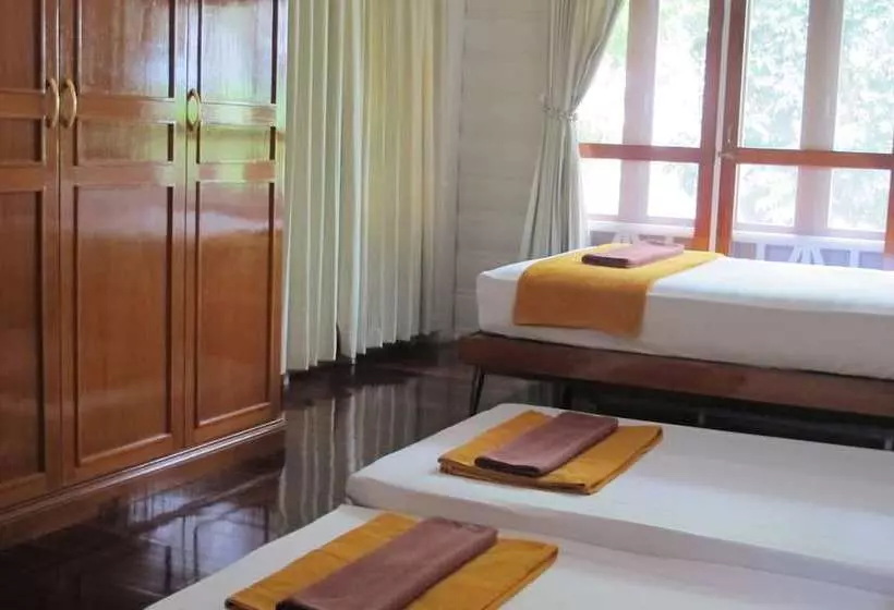 پانسیون Bansuan Bangsaen Resort
