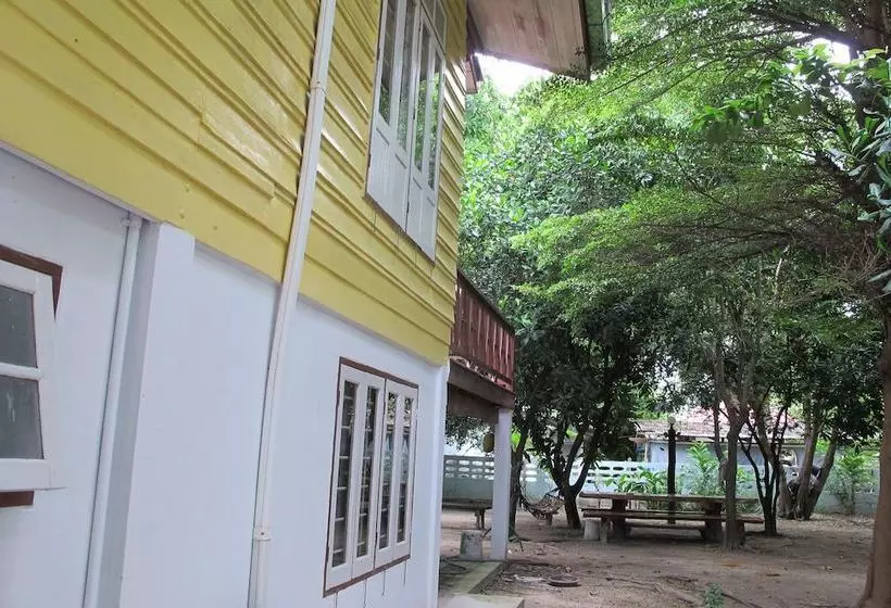 پانسیون Bansuan Bangsaen Resort