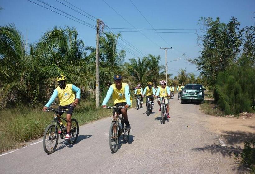 پانسیون Maneemudjalin Resorts Farm Stay