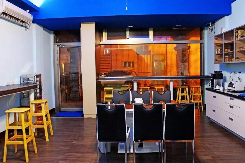 Wm & S   Hostel