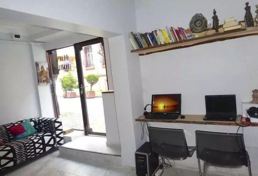 Avrasya Hostel